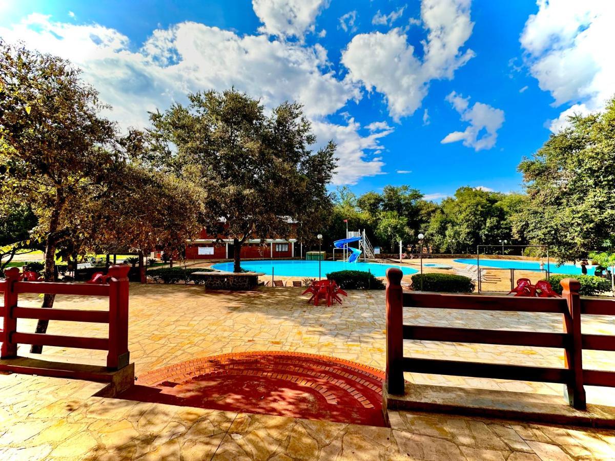 Hohenau Parque Hotel Manantial מראה חיצוני תמונה