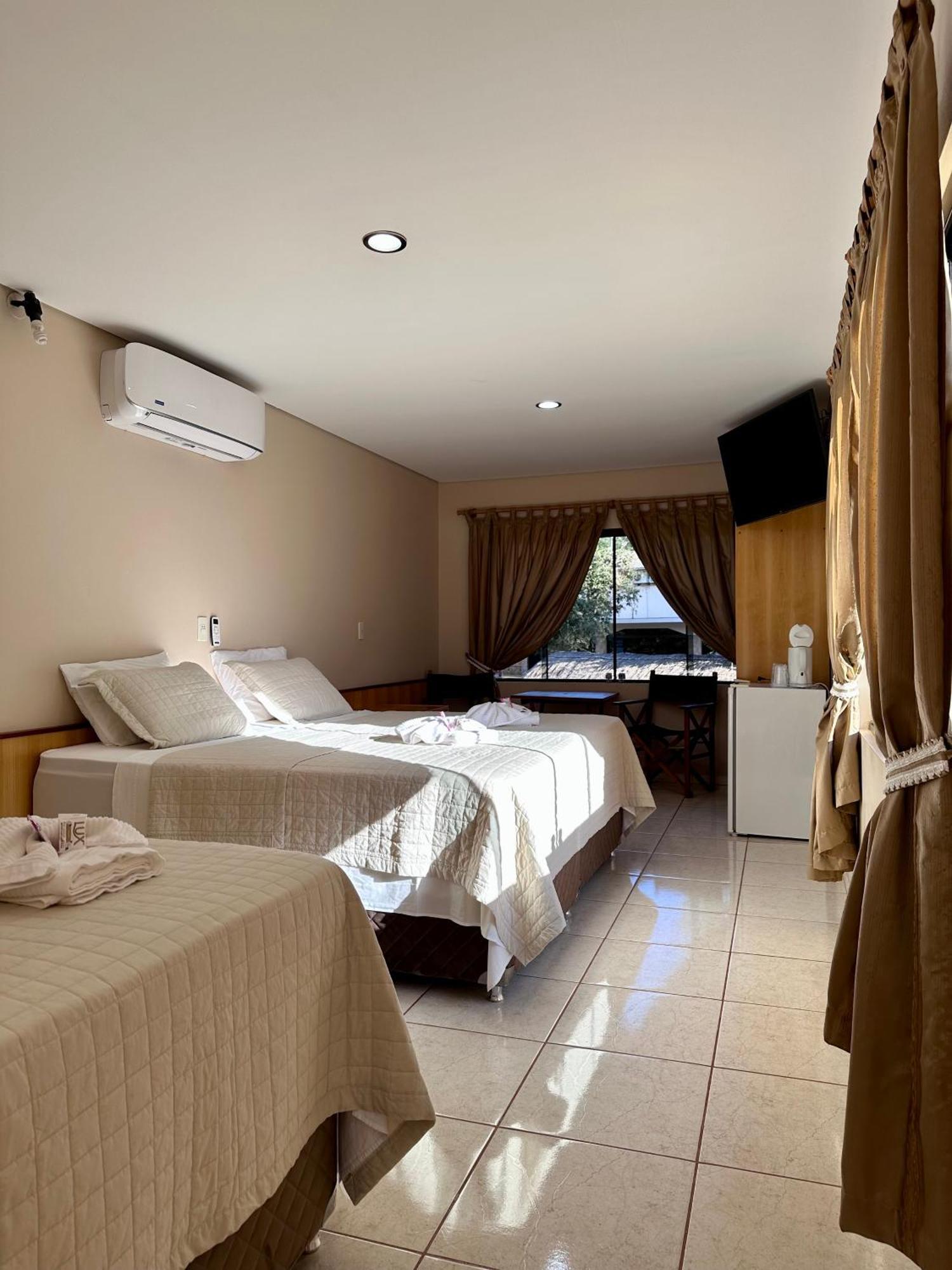 Hohenau Parque Hotel Manantial מראה חיצוני תמונה