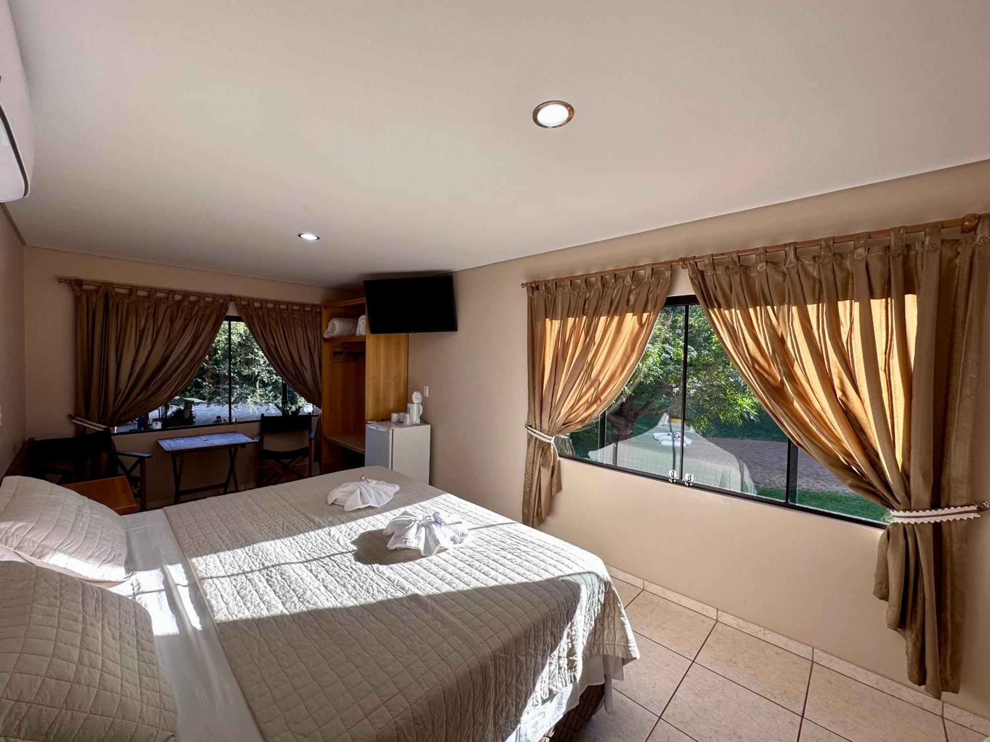 Hohenau Parque Hotel Manantial מראה חיצוני תמונה